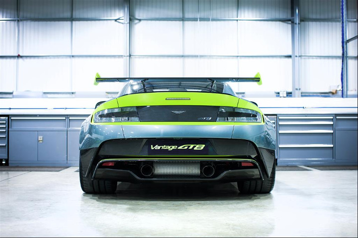 Aston Martin Vantage GT8